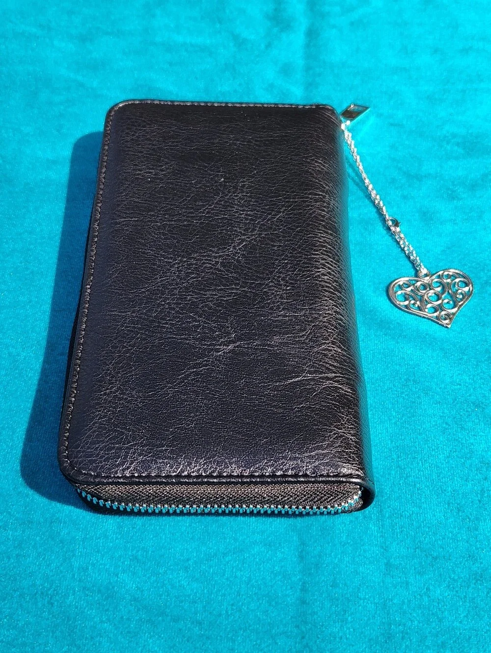 Black Long Wallet With Heart Charm NWOT - Picture 2 of 8